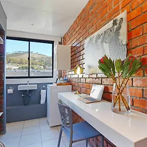 https://happy-rhino-hotel.hotels-capetown.com